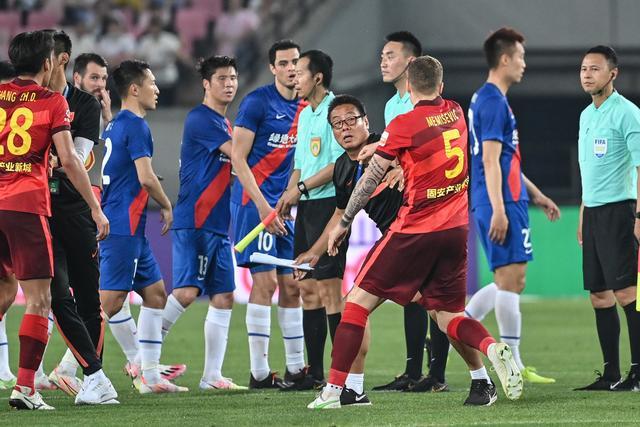 意甲-莱奥破门特奥建功 AC米兰2-1客胜科莫